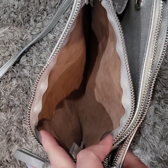 Old Navy Cross Body Bag - Picture 6 of 9